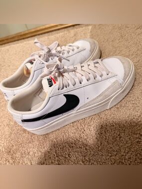 Nike Women’s White Sneakers with Black Swoosh and Light Gray Suede